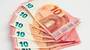 Cel mai bun curs valutar oferit de bancile din republica moldova, pentru euro sau usd, dintre cele 11 de banci listate. LoviturÄƒ Sub CenturÄƒ Pentru BÄƒnci Si Case De Schimb Valutar O FirmÄƒ Cu 67 De AgenÅ£ii Vinde Euro La Cursul Bnr Economica Net