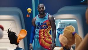 En la cinta, la superestrella del baloncesto lebron james se une a la banda de los looney tunes para derrotar al goon squad y salvar a su hijo. Ml8ej7tnzu1o M