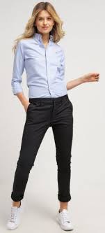 30 Stunning Sneaker Wear Casualoutfits Casualwork Dailyfeedpins Com Sneaker Womenoutfits Casual Work Outfits Polo Shirt Outfits Shirt Outfit Women