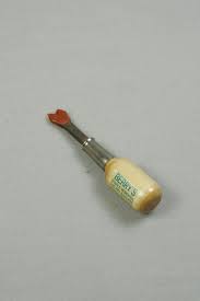 Get underneath the staple and twist it up and out in one easy motion. Berry Staple Remover The Foam Shop