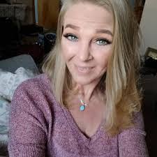 Amy Huntsinger's Instagram, Twitter & Facebook