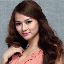 Chán quá cảnh này rồi , hết quynh nga giờ thu thủy quá xem thường khán giả ,bỏ tiền ra để đi nghe ca sỹ hát chứ không bỏ tiền ra để mở máy nghe nhạc. Lá»i Bai Hat Long Váº«n Con VÆ°Æ¡ng Thu Thá»§y Lyric
