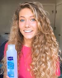 How to style curly hair: 12 Tricks To Modify The Curly Girl Method For Wavy Hair In 2020