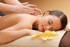 Before a deep tissue massage, a trained and certified massage therapist will discuss the client's accident, injury or complaints of generalized stiffness, gaining an understanding of how the pain or injury is impacting the client's daily life and what he or she is hoping to gain from the massage therapy. Deep Tissue Massage Types Massage Therapist 9373295217