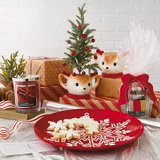 100 great ideas for all budgets. 15 Easy Diy Ways To Add A Personal Touch To Christmas Gifts Hallmark Ideas Inspiration