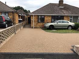 Think of your driveway as a huge, blank canvas just waiting for a little bit of an artistic touch to help transform your house into a home. How To Make A Gravel Driveway Solid Top Tips For Surfacing
