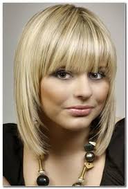 Diese frisur wirkt so richtig schön natürlich und locker! Blond Frisuren Mittellang Pony Frisur Rundes Gesicht Haarschnitt Schulterlange Haarschnitte