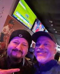 🎵👥 Behind the scenes magic at Rock Neutney's! Brian, the visionary owner,  shares a moment with Larry Barragan , the musical maestro of the night.  🤘🔥 Together, they create the beats that