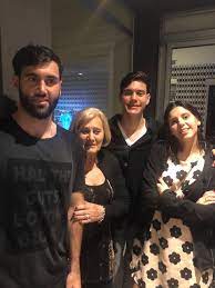 La respuesta de goycochea a armani: Sergio Goycochea On Twitter Gracias A La Hermosa Senora Que Esta En El Medio Que Me Trajo Al Mundo Yo Pude Traer A Estos Tres Soles Feliz Cumple Mama Te Amo