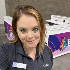 Kelly Stultz's Instagram, Twitter & Facebook