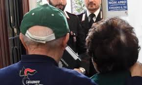 Le segnalazioni sono giunte in due casi da medici di famiglia di firenze appartenenti all'asl 10 e in un caso dall'ospedale di careggi, nel 4 caso si tratta dell'evento accaduto a prato. E Arrivato L Arrotino Ma E Un Truffatore E Spilla 200euro A Un Malcapitato Con Uno Show Da Attore Teatrale Prima Venezia