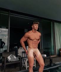 Nate Garner : Youtubeur et TikToker musclé sort sa bite énorme ! — Minets  Gays