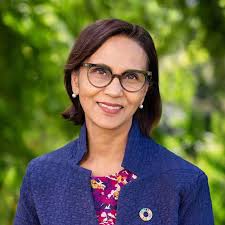 🏆 Congratulations to Dr Liza Robertson, winner of The Aunty Val Dahlstrom  Award for Aboriginal Health Excellence. Dr Liza Robertson is a senior  general practitioner at Wuchopperen Health Service in Far North