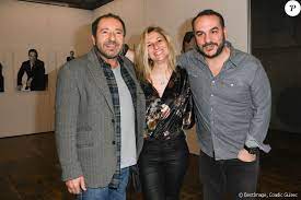 Il s'agit pour l'humoriste, d'un deuxième enfant puisqu'il. Patrick Timsit Francois Xavier Demaison Et Sa Compagne Anais Tihay Vernissage De L Exposition Quand Le Masque Tombe De Stephane De Bourgies Sur Le Toit De La Purepeople
