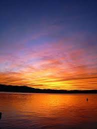 The Change Of Sky Colour At Sunset Red Nearest The Sun Blue Furthest Away Is Caused By Rayleigh Scattering By Sunset Sky Light Photography The Water Is Wide