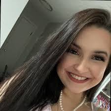 Celia Hollis's Instagram, Twitter & Facebook