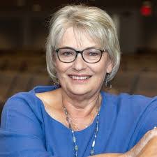 Kari Boyce's Instagram, Twitter & Facebook