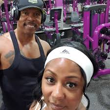 This gym AD sends a strong message… OMMIT το SOMET SOMETHING  COMMITTOSOMETHING TING EQUINOX NOTFITNESSITSLIFE ITSUF