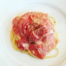 何度食べても飽きない クチーナヒラタの生ハムと黒胡椒のパスタ ものすごくシンプルなのに驚くほどの味わい深さ 何年振りかで会った大好きな人と思い出話に花が咲く クチーナヒラタ パスタ部 マダムのサービスがまた素敵 halehale11 recipes food vegetables