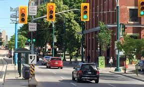 Is It Illegal To Turn Left If The Left Turn Signal Is Red But Intersection Light Is Green The Globe And Mail