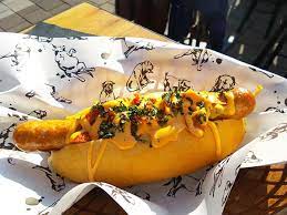 De hotdog is de ultieme snack, maar waar komt die vandaan? The Fat Dog Amsterdam Door Ron Blaauw Via Yourlbb