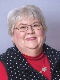 Deanna Powers's Instagram, Twitter & Facebook