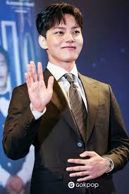 Yeo began his career as a child actor, debuting in the film sad movie (2005). Exclusive Fan Moment With Yeo Jin Goo At Hotel Del Luna Media Conference In Singapore