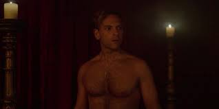 Alessandro Borghi nudo senza protesi in “Supersex”, le foto •  SickSadWorld.it