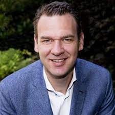 Vette pech voor onze nos sportverslaggever joep schreuder. Sportpresentatoren Sportsspeakers