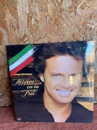 Álbumes de Luis Miguel sellados México en la piel de 2004 y romance segundo  de 1994