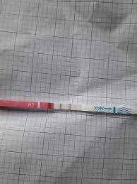 Que thử thai hoạt động bằng cách phát hiện sự hiện diện của hormone hcg trong nước tiểu. Hinh áº£nh Que Thá»­ Thai 1 Va 2 Váº¡ch Tá»± Chá»¥p Thá»±c Táº¿ Tá»« Bá»‡nh Nhan