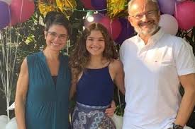Sandra annenberg, em nova fase da carreira, vai substituir o grande sérgio chapelin no 'globo. Sandra Annenberg E O Marido Ernesto Paglia Celebram Aniversario Da Filha