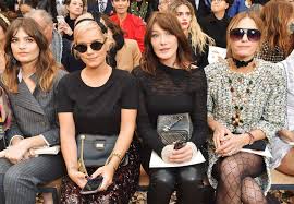 Linda vojtová, denisa dvořáková, eva klímková, barbora podzimková a jana tvrdíková. Jana Tvrdikova Dalsi Ceska Modelka Kterou Si Oblibil Karl Lagerfeld Zeny Cz