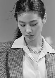 The 13 Best Hairstyles for Square Faces