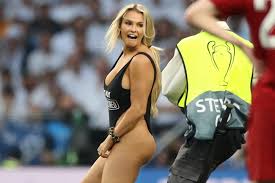 In this post, we will give the spotlight to the female league of legends characters because we feel they deserve it. 2019 Champions League Woman Invades Final Promotes Porn