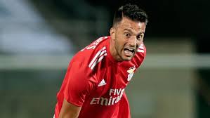 Andreas samaris is a greek professional footballer who plays as a midfielder for portuguese club benfica and the greece national team.after winning superleague greece with. Acordo Dificil Com Samaris Benfica Jornal Record