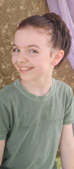 Greetings from Sarasota Medieval Fair!!...its been hot and muggy,,but still  happily hairbraiding!!..3 more weekends!!.. Come