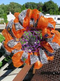 Learn how to make spooktastic halloween wreaths and front door decorations with these inspirational diy ideas from hgtv. How To Make A Halloween Mesh Ribbon Wreath Video