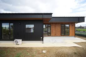 モリハウジング ガルバリウムと杉板の外観 家 外観 おしゃれ 平屋 住宅 外観 平屋外観