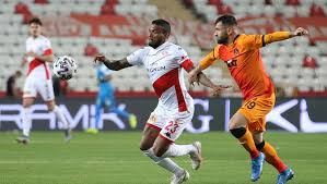 Fenerbahçe'de tolgay arslan, ömer bayram'a yaptıpı tehlikeli hareket sonucu sarı kart gördü. Ozet Antalyaspor Galatasaray Mac Sonucu 0 1 Galatasaray Gs Haberleri