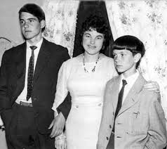 Biografia De Camilo Sesto Cantante Español Con Sus Hermanos Mayores Celebrities We The Best