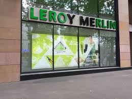Leroy Merlin Inaugure Son Nouveau Magasin 3 0 Dans Paris Lightair Est Retenu Pour Y Installer 9 Lightbox Grand Forma Caisson Lumineux Enseigne Lumineuse Vitre