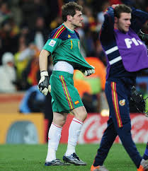 Born 20 may 1981) is a spanish retired professional footballer who played as a goalkeeper. Sposarsi Abbastanza Visibile Iker Casillas Reebok Gloves Me Stessa Interno Kilimangiaro