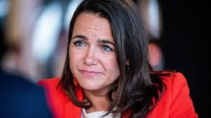 Portugál partnere is meglepetéssel hallgatta, hogyan tud kéz a kézben járni egy sikeres gazdaságpolitika és egy sikeres családpolitika. Novak Katalin Ot Pontban Ismertette A Csaladvedelmi Akciotervet 24 Hu