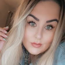 Beth Parry (@_bethparry)