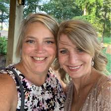 Who can do a good hairstyle for wavy hair in Chattanooga?