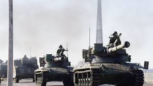 Durante el desfile militar también se recordó a las víctimas de esta pandemia, así como al sector salud que ha. Col158yie 1bym