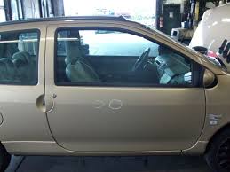 Per offrire un abitacolo spazioso il motore e la trazione sono dietro, uno schema che non si vedeva ai tempi delle. Porte Avant Droite Renault Twingo I C06 1 2 C066 C068 B Parts
