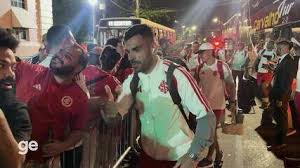 Inter desembarca em Belém com desfalque de zagueiro; veja imagens e relacionados
