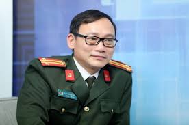 Thiếu tá lê hoàng cùng đồng nghiệp lại lặng người nhìn theo bóng người đàn ông chở theo bình oxy khuất dần. Trung Ta Ä'ao Trung Hiáº¿u Cáº§n Co Bá»™ Quy Táº¯c á»©ng Xá»­ Tren Máº¡ng Xa Há»™i
